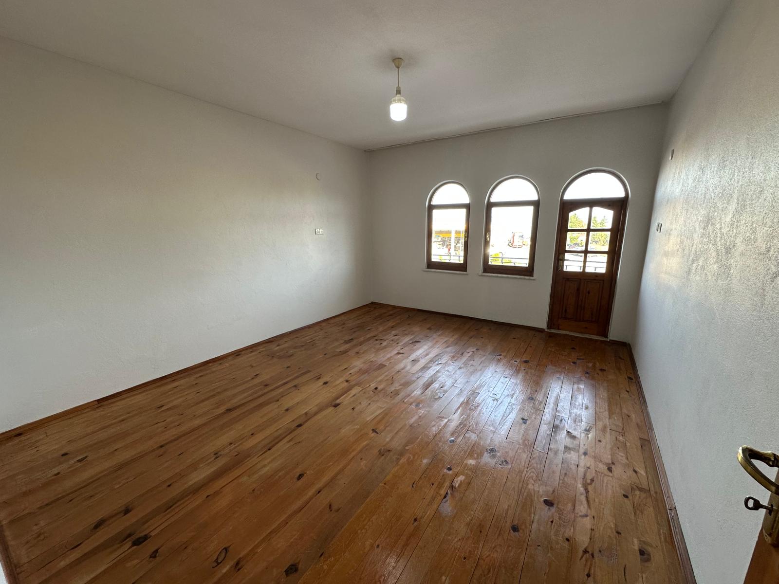 MABEL GAYRİMENKUL/DENİZLİ'DE ANA YOLA SIFIR SATILIK ARSA VE BİNA